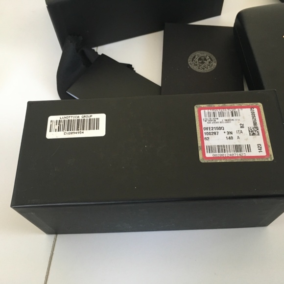 Versace VE2207Q Circular Baroque Sunglasses - Picture 10 of 10